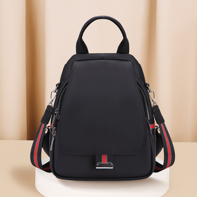 Дамска кожена раница в уличен стил, естествена кожа — първи слой телешка кожа, отваряне с капак, голям капацитет, вътрешно оформление: джоб с цип и джоб за телефон