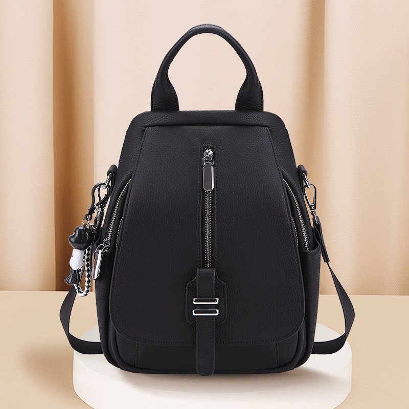 Дамска кожена раница в уличен стил, естествена кожа — първи слой телешка кожа, отваряне с капак, голям капацитет, вътрешно оформление: джоб с цип и джоб за телефон