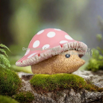 Κηπουρικό διακοσμητικό σε μορφή ποντικιού με μανιτάρι — από ρητίνη, στυλ καρτούν, γλυπτική