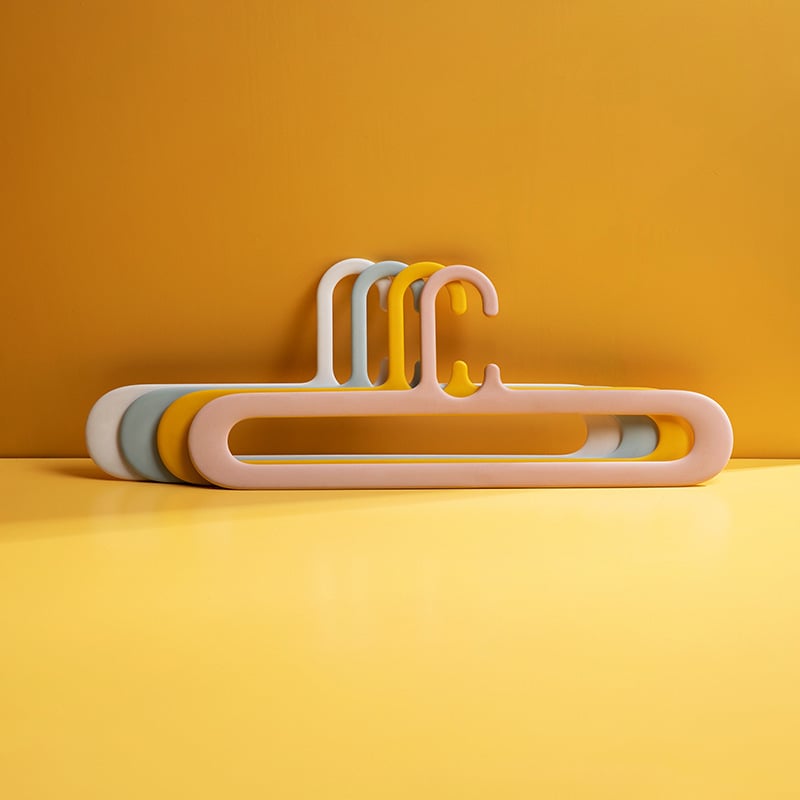 Autonomy PP закачалка — безшевна антихлъзгаща се закачалка за дрехи, персонализация, пакет 10 бр., модерен минималистичен дизайн, подходяща за дрехи, панталони и вратовръзки