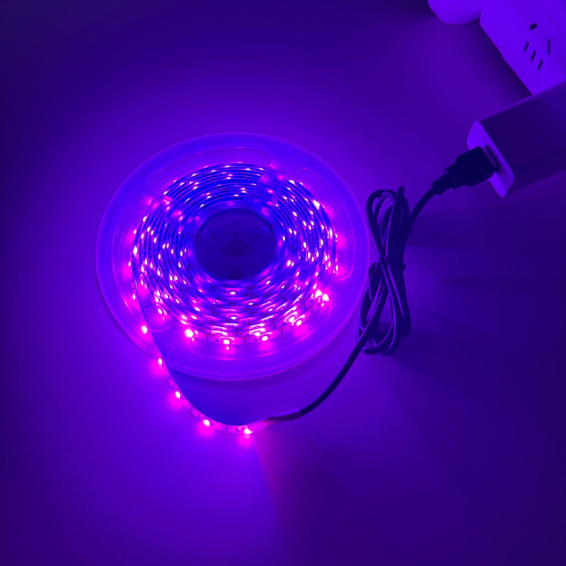 Augalų auginimo LED juosta su 60 × 2835 LED, įvestis 5V, galia 5W, šviesos sklaidos kampas 120°, atspari vandeniui