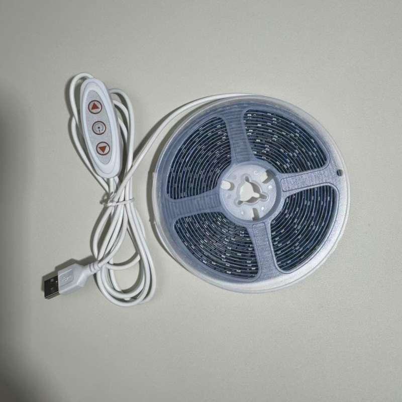 Augalų auginimo LED juosta su 60 × 2835 LED, įvestis 5V, galia 5W, šviesos sklaidos kampas 120°, atspari vandeniui