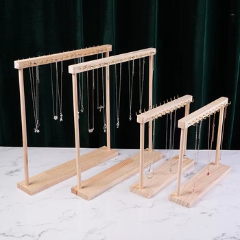 Koka kaklarotu un juvelieru displeja statīvs — viena līmeņa, galda lietošanai, mākslinieciskais stils