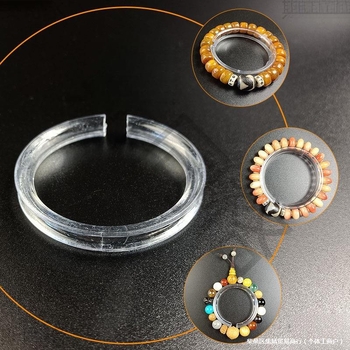 Skatāms caurspīdīgs akrila rokassprādžu displeja statīvs, bieza konstrukcija, C formas, priekš izstādīšanas un uzglabāšanas