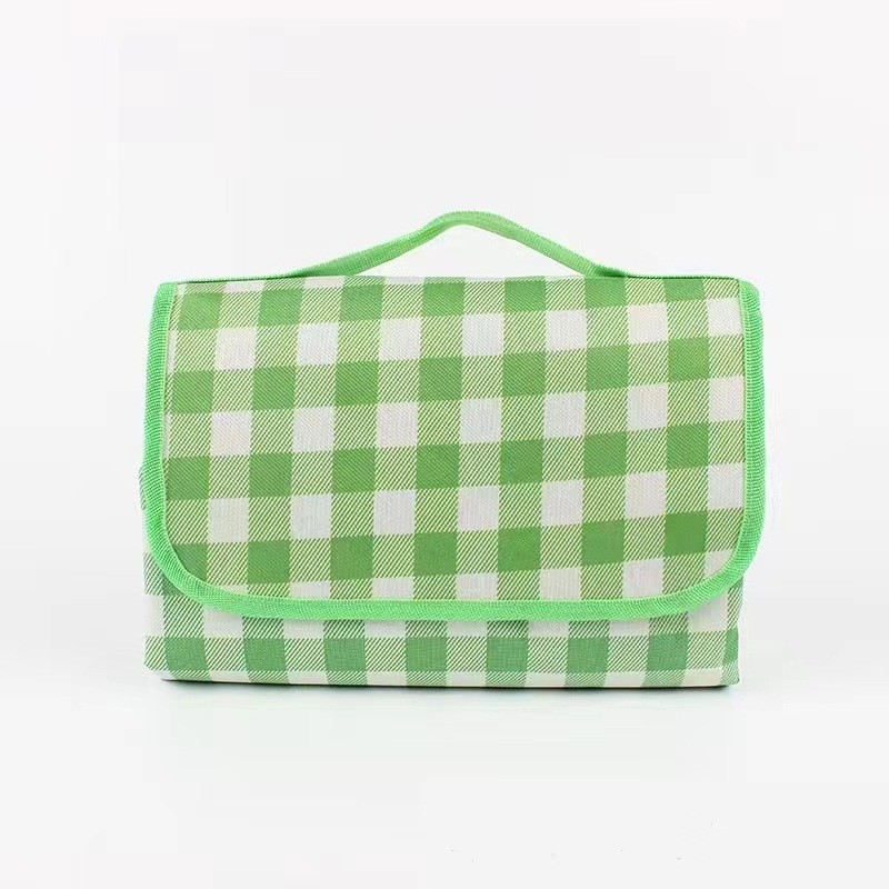 Piknika paklājs – ūdensizturīgs, biezs, pārnēsājams, no nešūta auduma (300 g), 5–6 personām
