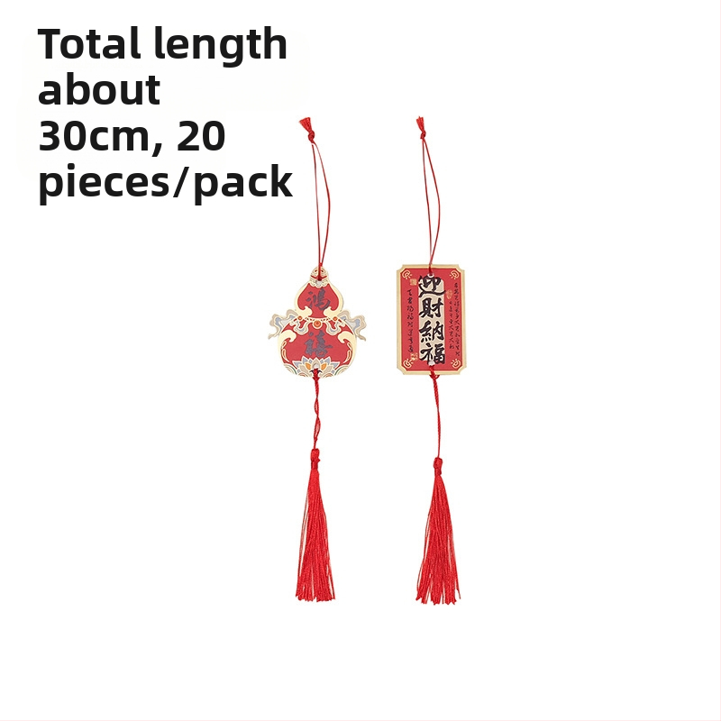 Novoročný darčekový box s cookies, orechmi a tortou – 20 visiacich príveskov, ráttanová darčeková škatuľka a dve stuhy