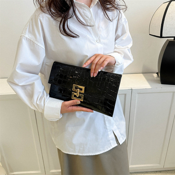 PU medžiagos rankinė miestiško paprastumo stiliuje, Envelope Pack dizainas, horizontali kvadratinė forma, dangteliu uždarymas, 2023 metų vasaros sezonas