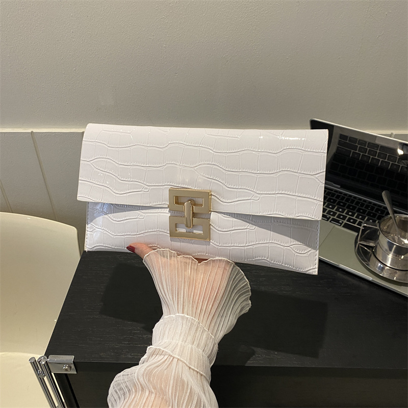 PU medžiagos rankinė miestiško paprastumo stiliuje, Envelope Pack dizainas, horizontali kvadratinė forma, dangteliu uždarymas, 2023 metų vasaros sezonas