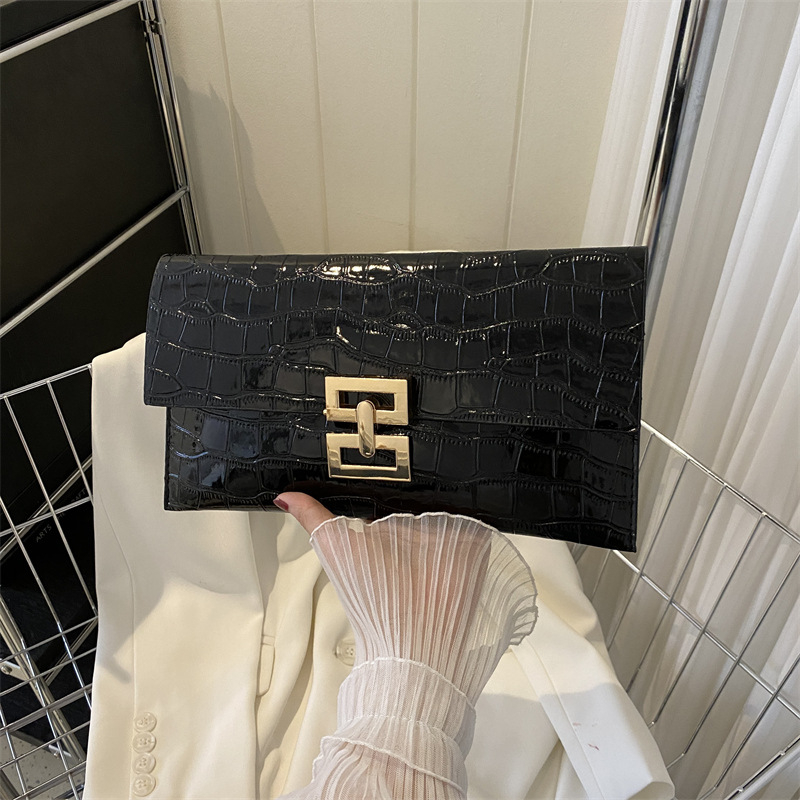 PU medžiagos rankinė miestiško paprastumo stiliuje, Envelope Pack dizainas, horizontali kvadratinė forma, dangteliu uždarymas, 2023 metų vasaros sezonas