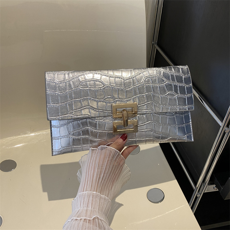 PU medžiagos rankinė miestiško paprastumo stiliuje, Envelope Pack dizainas, horizontali kvadratinė forma, dangteliu uždarymas, 2023 metų vasaros sezonas