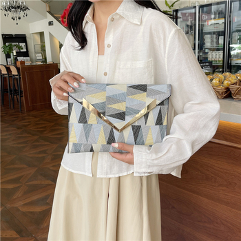 PU odos piniginė – pakuotės stiliaus, gatvės mados, horizontalaus kvadrato forma, uždarytas atidarymas, vidus iš sintetinės odos, 2024 vasara