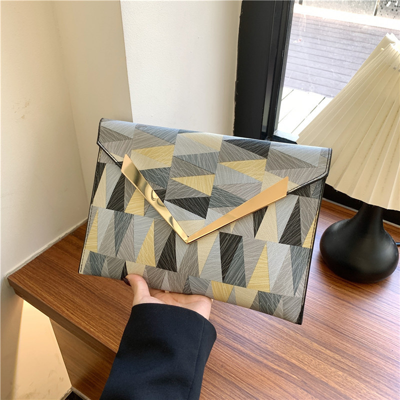 PU odos piniginė – pakuotės stiliaus, gatvės mados, horizontalaus kvadrato forma, uždarytas atidarymas, vidus iš sintetinės odos, 2024 vasara