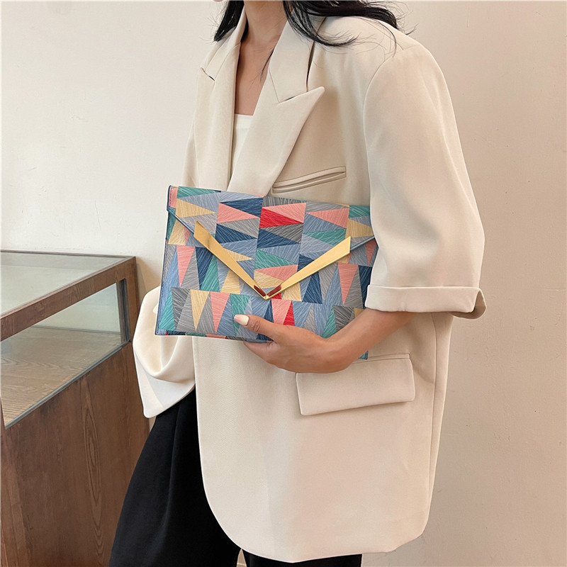 PU odos piniginė – pakuotės stiliaus, gatvės mados, horizontalaus kvadrato forma, uždarytas atidarymas, vidus iš sintetinės odos, 2024 vasara