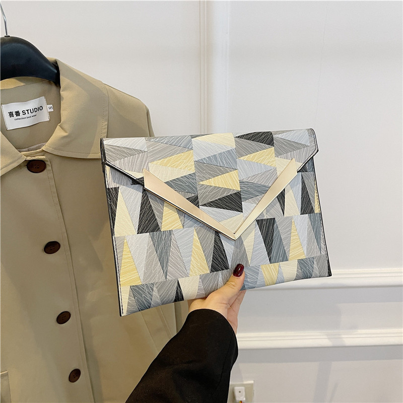 PU odos piniginė – pakuotės stiliaus, gatvės mados, horizontalaus kvadrato forma, uždarytas atidarymas, vidus iš sintetinės odos, 2024 vasara