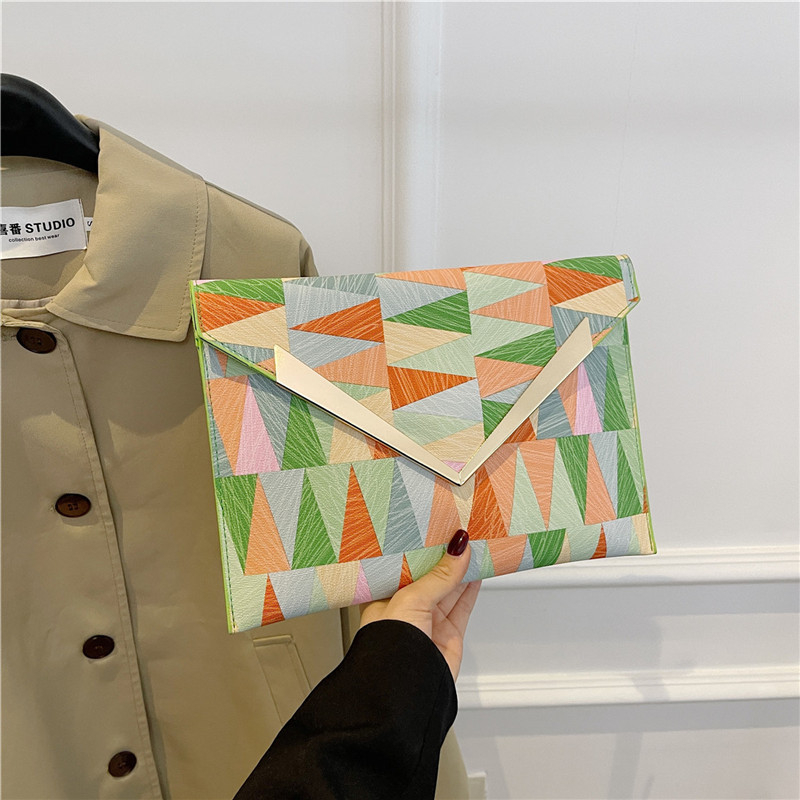 PU odos piniginė – pakuotės stiliaus, gatvės mados, horizontalaus kvadrato forma, uždarytas atidarymas, vidus iš sintetinės odos, 2024 vasara