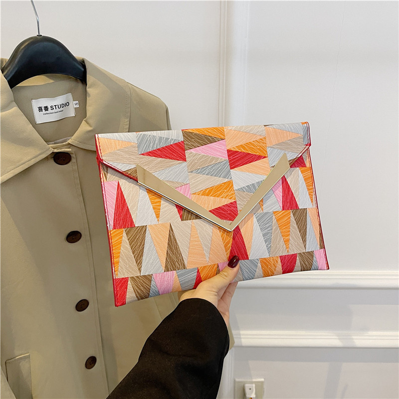 PU odos piniginė – pakuotės stiliaus, gatvės mados, horizontalaus kvadrato forma, uždarytas atidarymas, vidus iš sintetinės odos, 2024 vasara