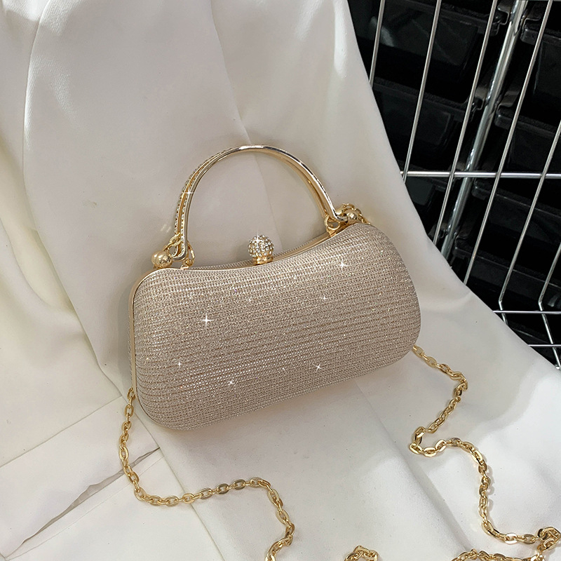 Geantă de damă crossbody cu lanț pentru umăr, în stil street; Material: nylon; Tip geantă: latch bag; Formă: pătrată orizontal; Închidere: latch
