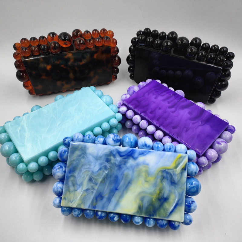 Geantă de umăr din acrilic, formă orizontală pătrată, închidere cu capac, buzunar intern cu fermoar tip sandviș și buzunar intern patch, stil urban simplu.