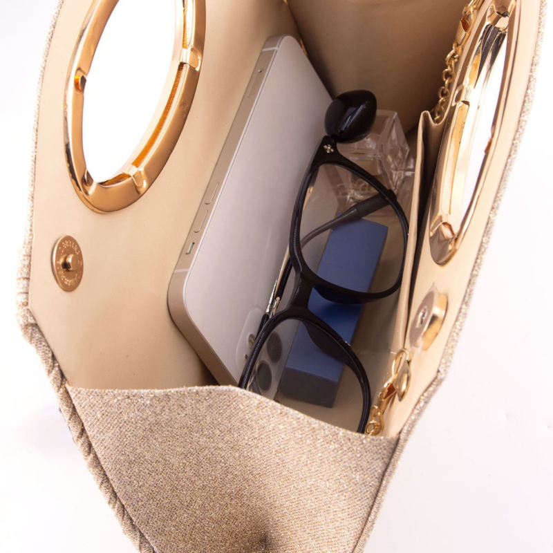 Elegantne õhtukott pliseeritud tekstuuriga, õlarihm, horisontaalne ruudukujuline kuju, PU materjal, vooder polüester