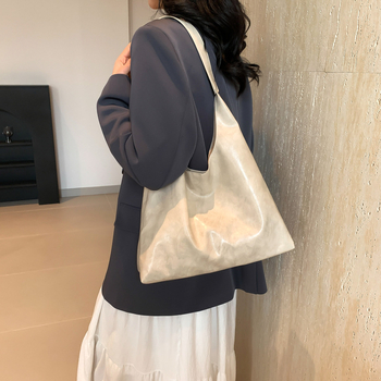 Geantă Tote - simplitate urbană, nailon, fermoar, formă orizontal pătrată, buzunar pentru telefon