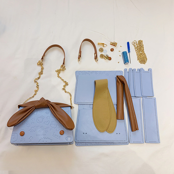 PU anyagú crossbody táska, horizontálisan négyszögletes formájú, fedél típusú nyitás, belső ID-kártya zseb