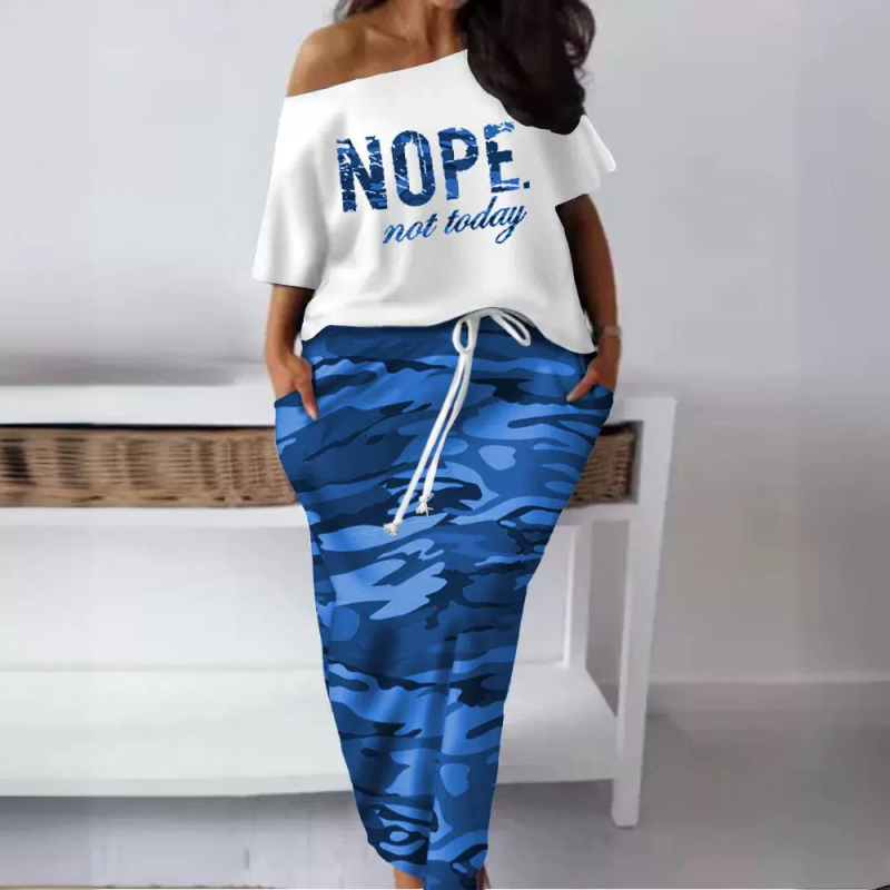 Két darabos szett: nyomtatott tie-dye póló és szoknya, rövid ujjú póló U-nyakkal, poliészter-spandex keverék, nyár 2024