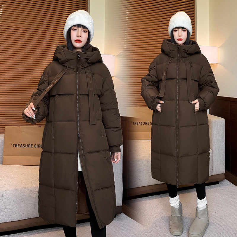 Moteriška žieminė striukė su pūko-pamuko užpildas, pagrindinė medžiaga poliesteris, gobtuvė, užtrauktukas, nuimamas pamušalas, storas, siauras kirpimas