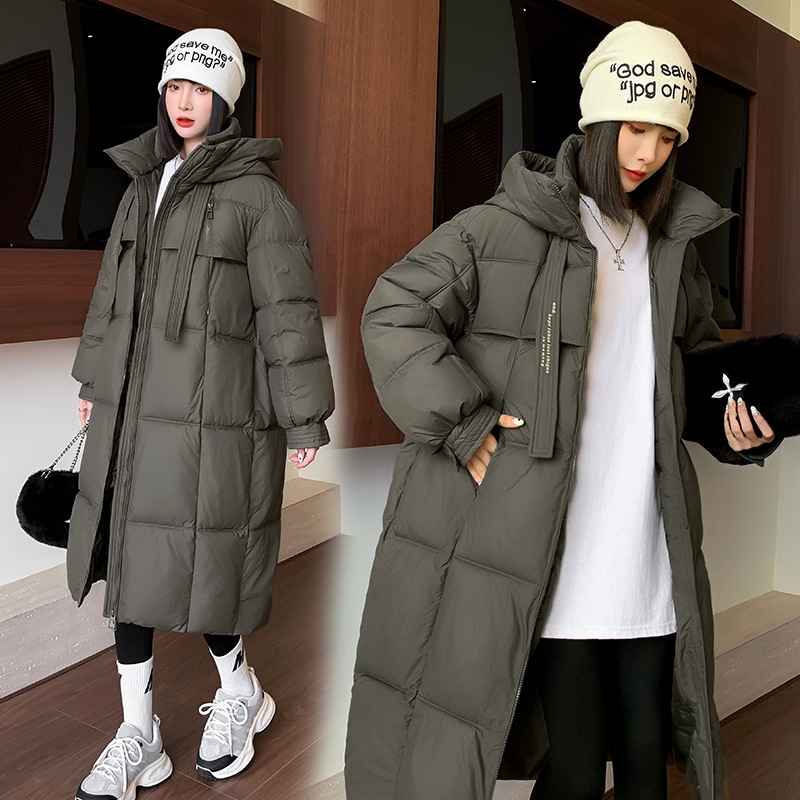 Moteriška žieminė striukė su pūko-pamuko užpildas, pagrindinė medžiaga poliesteris, gobtuvė, užtrauktukas, nuimamas pamušalas, storas, siauras kirpimas