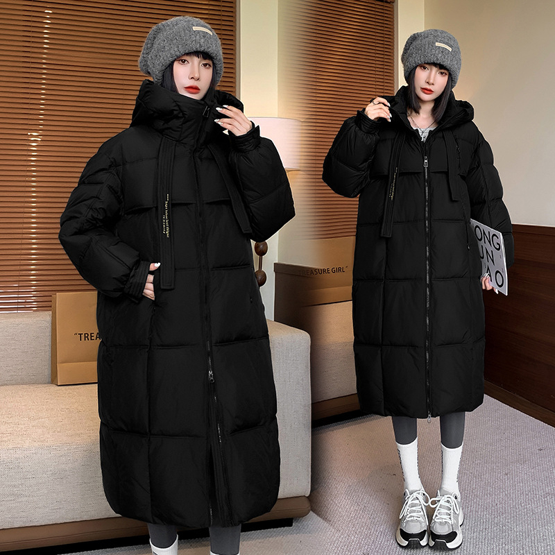 Moteriška žieminė striukė su pūko-pamuko užpildas, pagrindinė medžiaga poliesteris, gobtuvė, užtrauktukas, nuimamas pamušalas, storas, siauras kirpimas