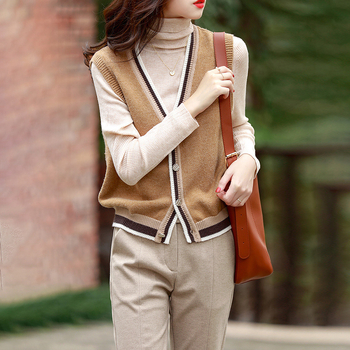 Πλεκτό γιλέκο-ζακέτα με V-λαιμό, χωρίς μανίκια, μπροστινό κλείσιμο με κουμπιά, βελούδινο ακρυλικό-πολυεστερικό μείγμα, φθινόπωρο 2024