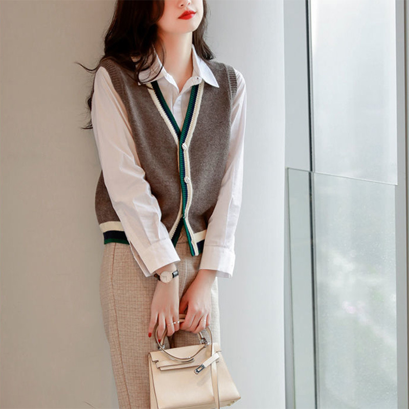 Πλεκτό γιλέκο-ζακέτα με V-λαιμό, χωρίς μανίκια, μπροστινό κλείσιμο με κουμπιά, βελούδινο ακρυλικό-πολυεστερικό μείγμα, φθινόπωρο 2024