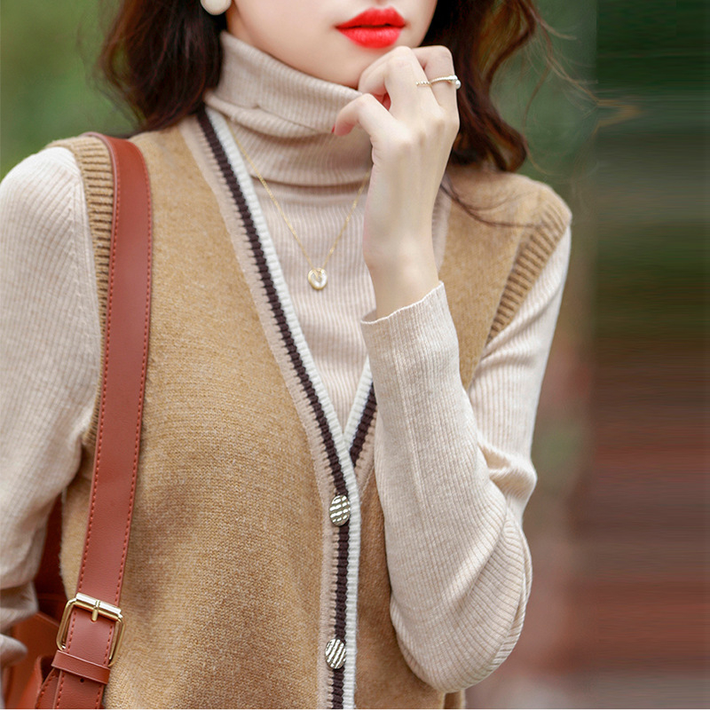 Πλεκτό γιλέκο-ζακέτα με V-λαιμό, χωρίς μανίκια, μπροστινό κλείσιμο με κουμπιά, βελούδινο ακρυλικό-πολυεστερικό μείγμα, φθινόπωρο 2024