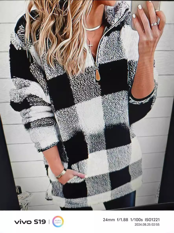 Moteriškas dvipusis velūro paltas, laisvas kirpimas, vidutinio ilgio, kaklo su pusės užtrauktuku, ilgos rankovės