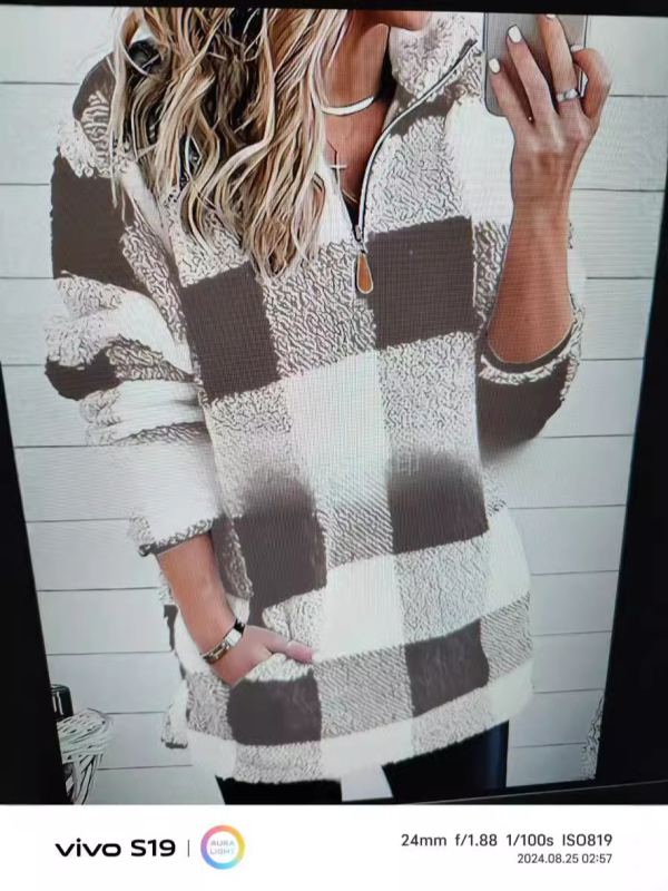 Moteriškas dvipusis velūro paltas, laisvas kirpimas, vidutinio ilgio, kaklo su pusės užtrauktuku, ilgos rankovės