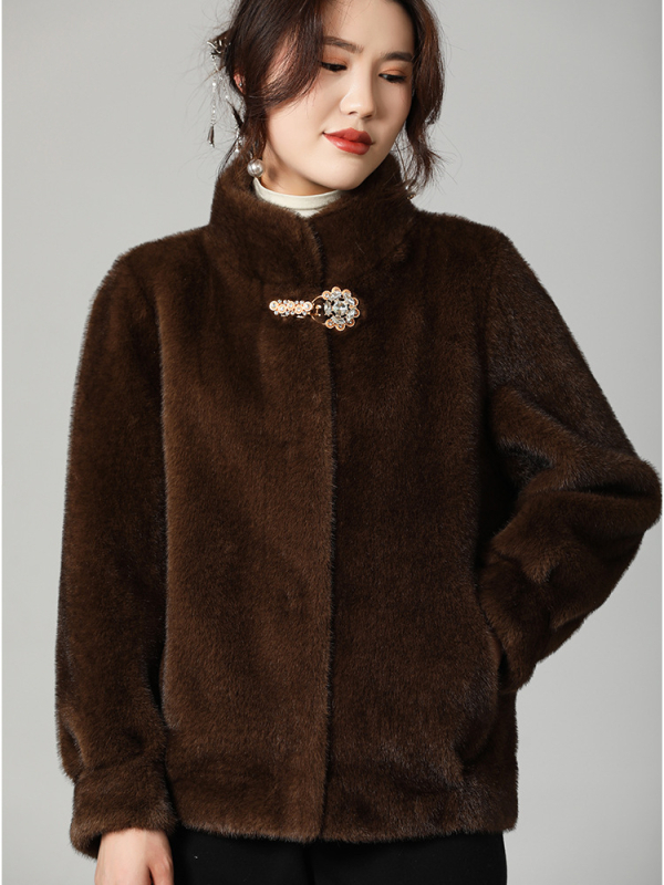 Γυναικείο παλτό γούνας μίνκ, μεσαίου μήκους, μακριά μανίκια, στρογγυλός λαιμός, αστικό στυλ.