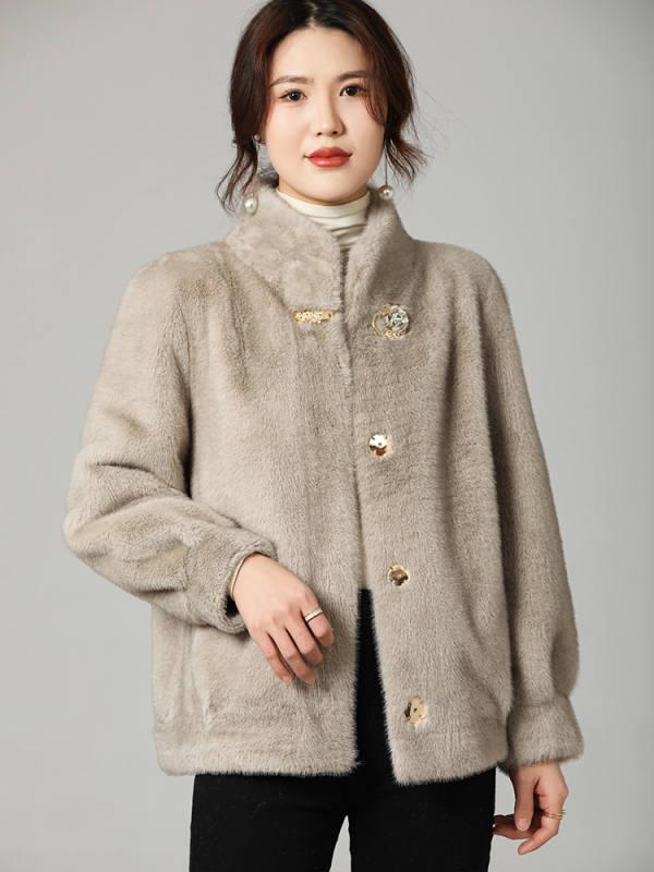 Γυναικείο παλτό γούνας μίνκ, μεσαίου μήκους, μακριά μανίκια, στρογγυλός λαιμός, αστικό στυλ.