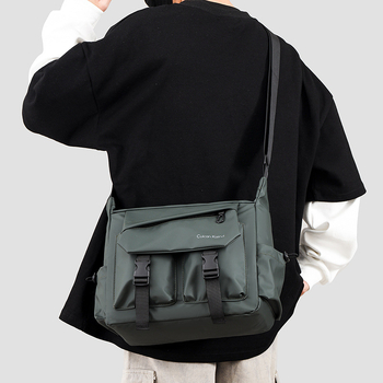 Vīriešu plecu soma – ūdensnecaurlaidīga, liela ietilpība, korejiešu stila modes, ultra viegla, nodilumizturīga (Materiāls: ādas plēve; Odere: poliesters; Ūdensnecaurlaidība; Ultra vieglums; Nodiluma izturība)