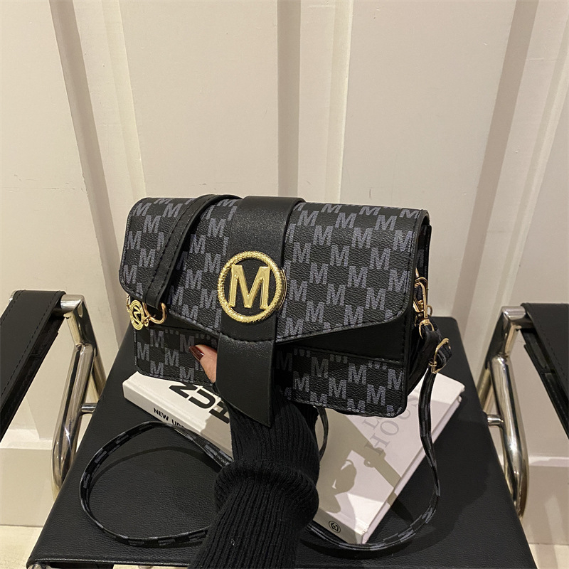 Geantă crossbody din PU, stil street, formă orizontală pătrată, închidere magnetică, curea de umăr simplă