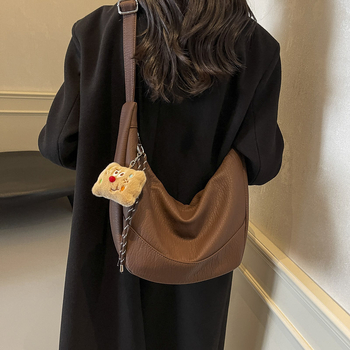 Τσαντάκι Dumpling, αστικός απλός σχεδιασμός (PU υλικό, dumpling σχήμα, πολυεστερική επένδυση, άνοιγμα με φερμουάρ, εσωτερικό τσεπάκι με φερμουάρ)