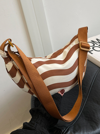 Τσάντα ώμου URAZ, καμβάς, στυλ ενός ώμου, εσωτερικό με θήκη με φερμουάρ (Υλικό: Καμβάς; Στυλ: Τσάντα ώμου για έναν ώμο; Εσωτερικό: Θήκη με φερμουάρ; Μάρκα: URAZ)