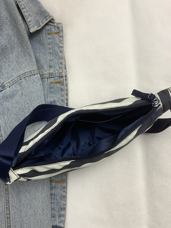 Τσάντα ώμου URAZ, καμβάς, στυλ ενός ώμου, εσωτερικό με θήκη με φερμουάρ (Υλικό: Καμβάς; Στυλ: Τσάντα ώμου για έναν ώμο; Εσωτερικό: Θήκη με φερμουάρ; Μάρκα: URAZ)