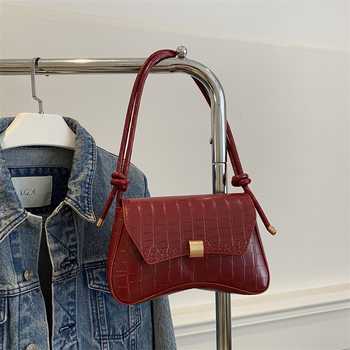 Τσάντα χιαστί καθημερινής χρήσης — αστικός μινιμαλισμός, PU υλικό, οριζόντια τετράγωνη μορφή, κλείσιμο τύπου φάκελος, εσωτερική θήκη για κινητό