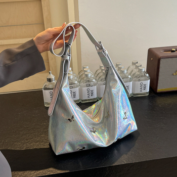 Τσαντάκι υπό μασχάλη με πλισέ πεταλούδας, PU υλικό, κλείσιμο με φερμουάρ, οριζόνιο τετράγωνο σχήμα, εσωτερική θήκη με φερμουάρ — street-style