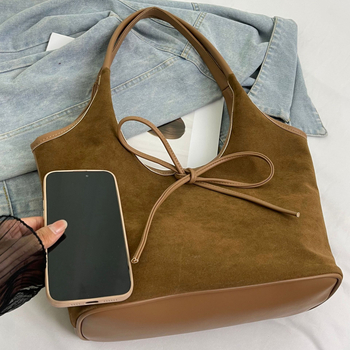 Γυναικεία Τσάντα Tote – Suede, Οριζόντιο Τετραγωνισμένο Σχήμα, Μαγνητικό Κλείσιμο, Εσωτερική Τσέπη με Φερμουάρ