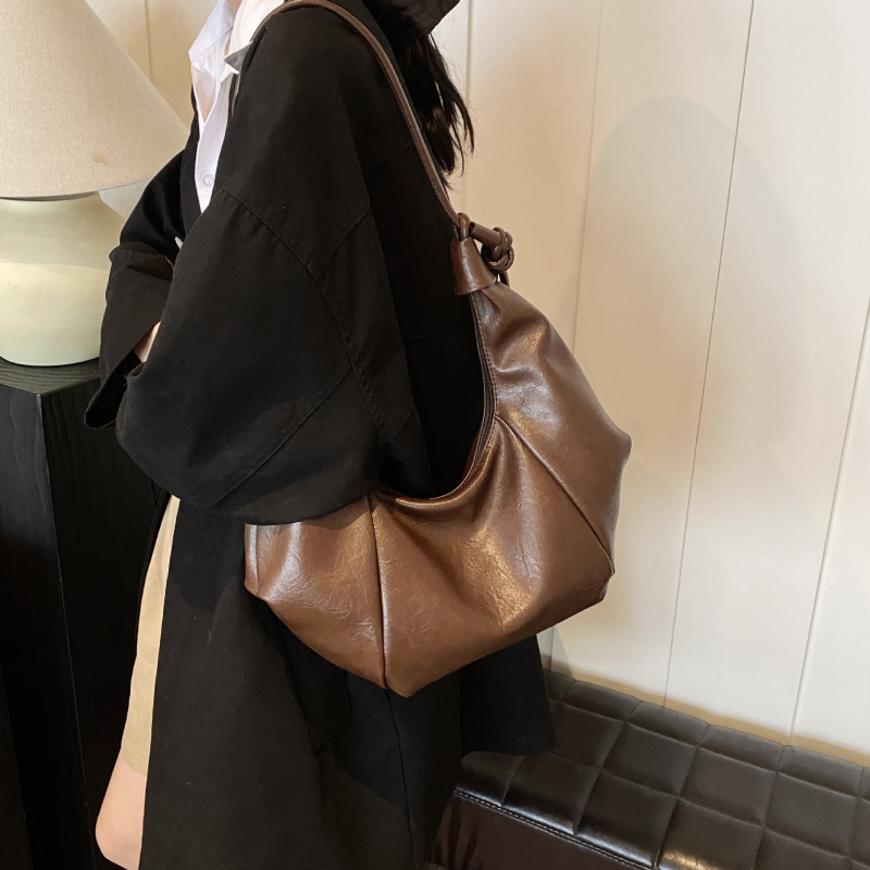 Crossbody torba s urbanim minimalističkim stilom, PU materijal, horizontalni kvadratni oblik, zatvarač, unutarnja pretinica za telefon