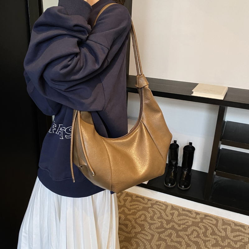 Crossbody torba s urbanim minimalističkim stilom, PU materijal, horizontalni kvadratni oblik, zatvarač, unutarnja pretinica za telefon