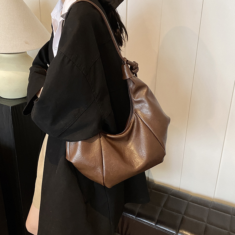 Crossbody torba s urbanim minimalističkim stilom, PU materijal, horizontalni kvadratni oblik, zatvarač, unutarnja pretinica za telefon