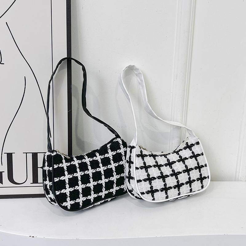 Pečių rankinė, gatvės stiliaus, kanvas medžiaga, horizontali kvadratinė forma, užtrauktukas, telefono kišenė