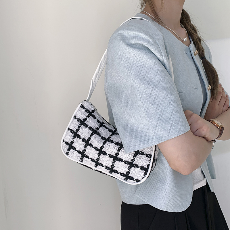 Pečių rankinė, gatvės stiliaus, kanvas medžiaga, horizontali kvadratinė forma, užtrauktukas, telefono kišenė