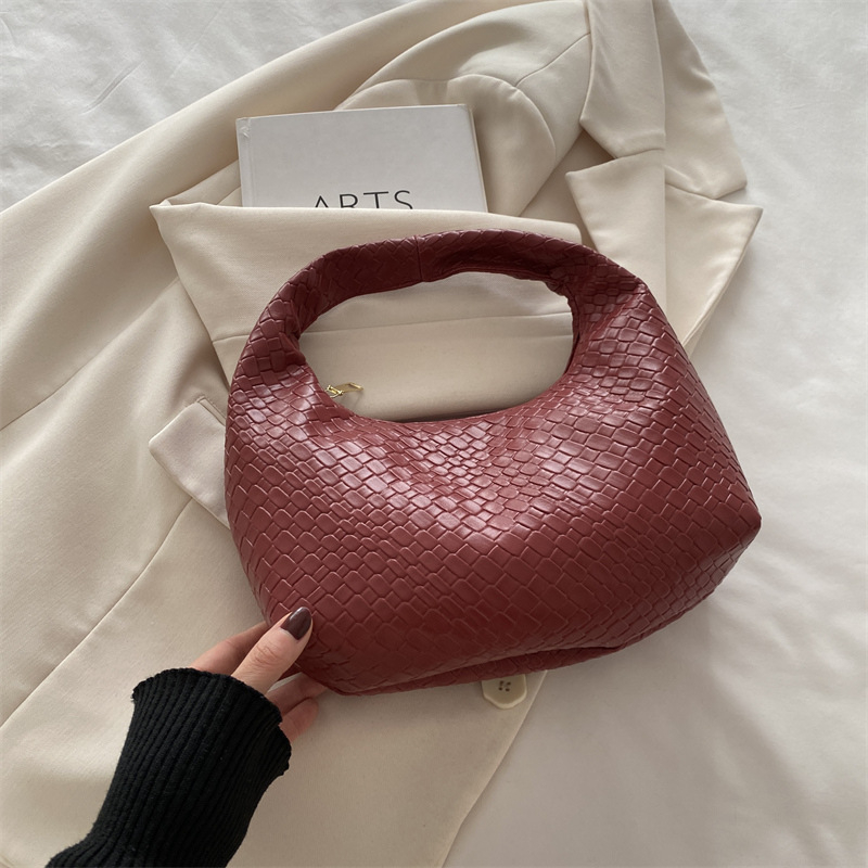 Ženska torbica: ulični stil, pleteni materijal, horizontalno kvadratni oblik, zatvarač, džep za telefon